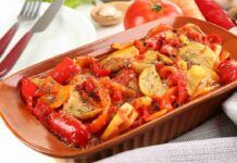 Patate e peperoni alla poverella: sarà il contorno più buono della tua estate solo 200 kcal Patate e peperoni cotti in padella per un contorno che è detto alla poverella: spendi appena qualche euro ma è delizioso!
