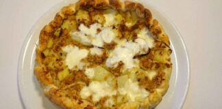 Pizza rustica con patate e speck: pazza ricetta lampo, con questo trucchetto non perdi ore in cucina ma è favolosa