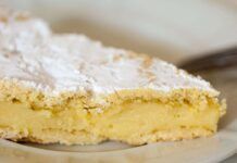Non è una crostata, nemmeno una cheesecake: la torta pasticcino è il mix di morbidezza e cremosità che ti travolge Non è una crostata, nemmeno una cheesecake: la torta pasticcino è il mix di morbidezza e cremosità che ti travolge