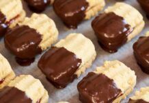 Biscotti ripieni di marmellata con glassa al cioccolato Ricettasprint