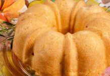 Ciambellone paradiso fruttato: l'impasto che sembra una nuvola, si scioglie in bocca e con la frutta diventa irresistibile!