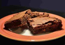 Cioccolato fondente, zucchero, uova: con la mia torta tenerina ho fatto proprio una bella figura ieri sera Cioccolato fondente, zucchero, uova la mia torta tenerina ha fatto proprio una bella figura ieri sera