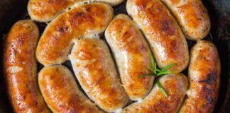 Come cuocere le salsicce in padella senza farle seccare troppo, il trucco della nonna Ricettasprint