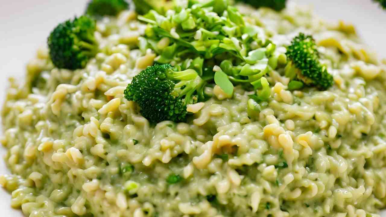 Con i broccoli i broccoli faccio questa cremina per il riso incredibile, fanno pure la scarpetta - RicettaSprint