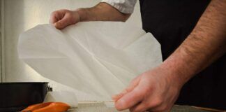 Basta con la carta forno, ecco come sostituirla in cucina, finalmente risparmierai un sacco di soldi - RicettaSprint