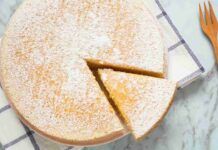 Torta allo yogurt con 4 ingredienti: senza farina e senza stress, mescoli tutto e via in forno per una bontà cremosissima! Torta allo yogurt cremosa con 4 ingredienti e senza farina, una delizia senza stress e senza farina!