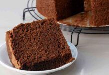 Quanto desideri una torta che sia al cioccolato, sofficissima e altissima? Ho scoperto come si fa e questa si mangia calda calda!