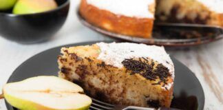 Torta di pere e cioccolato ai 12 cucchiai la prepari in 5 minuti, non sporchi nulla, addio a bilance e misurini