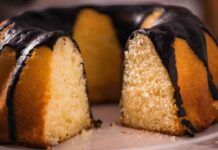 Ciambellone leggerissimo al cocco, tanto yogurt e pure cioccolato, tranquilla per le calorie, solo 120 a porzione! Ciambellone leggerissimo al cocco, tanto yogurt e pure cioccolato, tranquilla per le calorie, solo 120 a porzione!