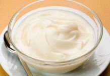 Preparo così la crema di latte, senza uova e in pochi minuti, non solo buonissima ma decoro e farcisco come voglio!