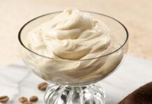 Metà crema e metà mousse, è una ganache che non si cuoce ma si frulla, per farcire e decorare è il massimo!