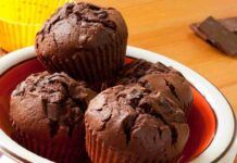 Muffin al cioccolato: beh, merenda migliore non c'è, questi poi nascondono una sorpresa, te ne accorgi al primo morso!