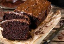 Una fetta di questo plumcake e il buongiorno è perfetto: tanto goloso cioccolato fondente che puoi gustare senza sensi di colpa!