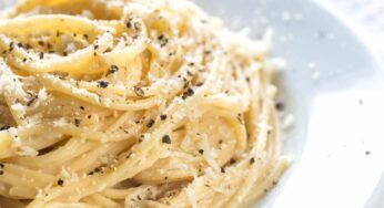 Hai le uova e del parmigiano, fai gli spaghetti alla Poverella, dimentica la carbonara questi spaccano!