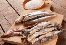 Acciughe sotto sale la ricetta spiegata passo passo così da prepararle a casa facilmente Acciughe sotto sale