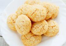 Uso solo una forchetta per preparare questi biscotti con tante mele, dentro morbidi e fuori friabili, inzuppati sono irresistibili!