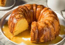 Ciambellone al rum, soffice e spugnoso che quasi pare un babà, la ricetta facile che non serve essere chef per farla