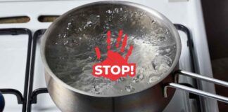 Una pentola ricolma di acqua