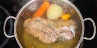 Fare conserve di brodo in casa può diventare un valido aiuto per arricchire i nostri piatti senza troppi sforzi. Ormai da molto tempo preparo il brodo in casa e lo conservo per diversi mesi - RicettaSprint
