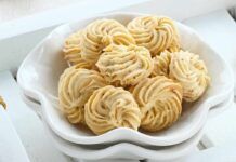 Frollini montati nocciolati: 10 minuti di preparazioni e 10 di cottura, con questi il tè del pomeriggio è tutta un'altra cosa!