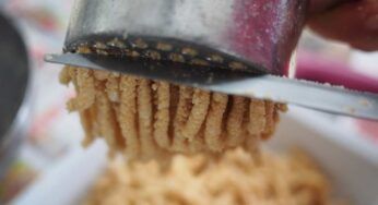 Una cena completa: passatelli romagnoli fatti in casa come vuole la tradizione cotti nel brodo caldo