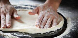 Pizza leggerissima, fatta così sembra soffice come una nuova, il segreto è tutto nella ricetta - RicettaSprint