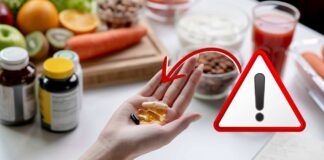 Degli integratori nella mano di una persona