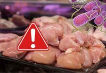 Pollo in vendita in un supermercato