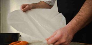 Carta forno addio, ecco tutte le alternative vegetali per sostituirla in cucina e come risparmiare un sacco di soldi - RicettaSprint