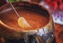 Fonduta al cioccolato e arancia: non il solito dessert, una calda cremosità che rende speciali anche le feste!
