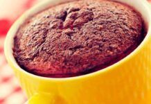 Mug cake super light: stavolta senza farina, solo mele, cacao e in 2 minuti sono pronte! Provala, non torni più indietro!