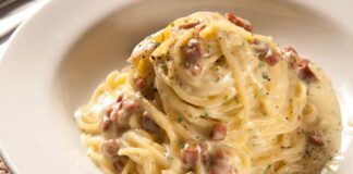 Spaghetti con fonduta e bacon: una bontà che ti ruba pochi minuti, nessuno gli resiste!