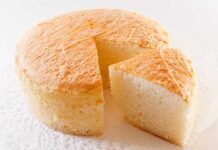 Io la chiamo la spumosa, è una torta allo yogurt fatta in modo particolare, nessuna ricetta regge il confronto morbidezza!