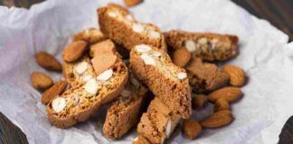 Biscotti alle mandorle di Natale - RicettaSprint