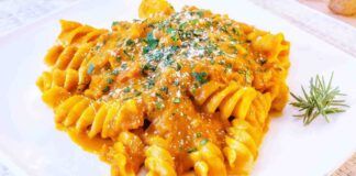 Pasta e zucca cremosa con patate e ceci