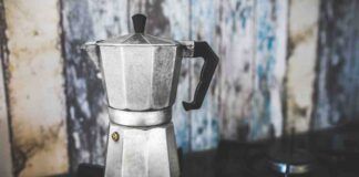 Pulire caffettiera grande prima di Natale - RicettaSprint