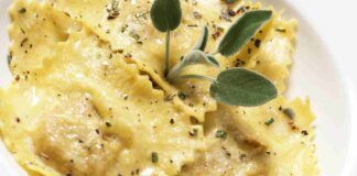 Ravioli ripieni di zucca e amaretti