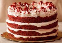 Torta rosso Natale, una fetta tira l’altra e la sera della Vigilia è la regina della tavola