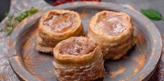 Rotolini di cotechino al bacon