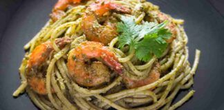 Spaghetti al pesto e gamberi Ricettasprint