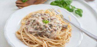 Spaghetti stracciatella e tonno