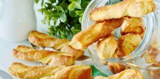 Torcetti dolci di pasta sfoglia Ricettasprint