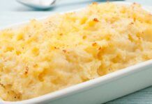 Da quando le patate le preparo così, non sto più li a tagliuzzare e a mescolare: schiaccio tutto e metto diretto in forno