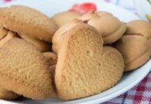 A colazione e persino a lavoro con me: oramai ai biscotti alla panna non riesco più a dire di no, toppo buoni! Biscotti alla panna