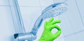 Come eliminare strisce nere nella doccia - RicettaSprint
