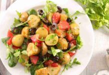 Insalata di patate con pomodori questa combo ha lasciato tutti a bocca aperta, pronta in soli 15 minuti Insalata di patate e pomodori Ricetta Sprint