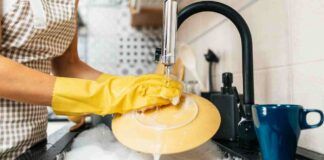 Lavare i piatti con l'acqua di cottura della pasta - RicettaSprint