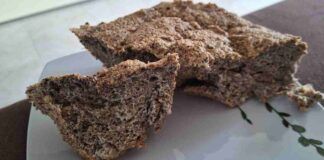 Pane con albume e semi di chia