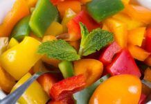 I peperoni li faccio con un filo d’olio e un po’ di limone, un insalata buona e fresca perfetta sé mangio una bella bistecca Peperoni all’insalata