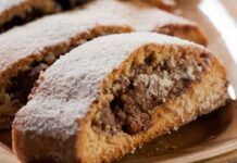 Nutella e nocciole è il ripieno del plumcake, tutti si svegliano presto per far colazione, come si può resistere a tutta questa bontà Plumcake ripieno di Nutella e nocciole Ricetta Sprint